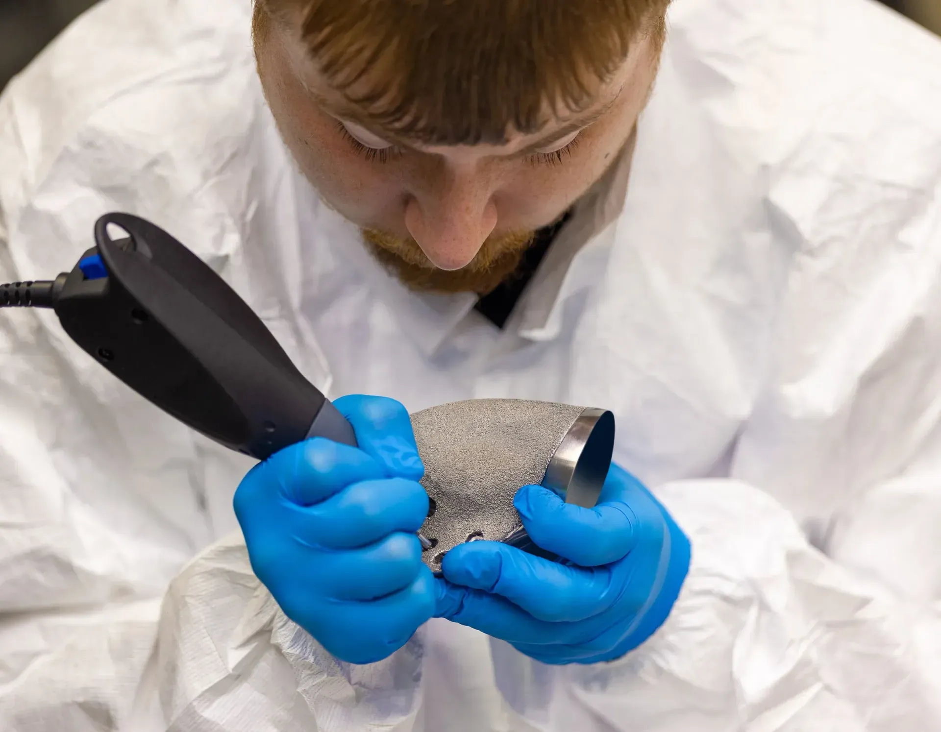 Finishing a coated biomedical component