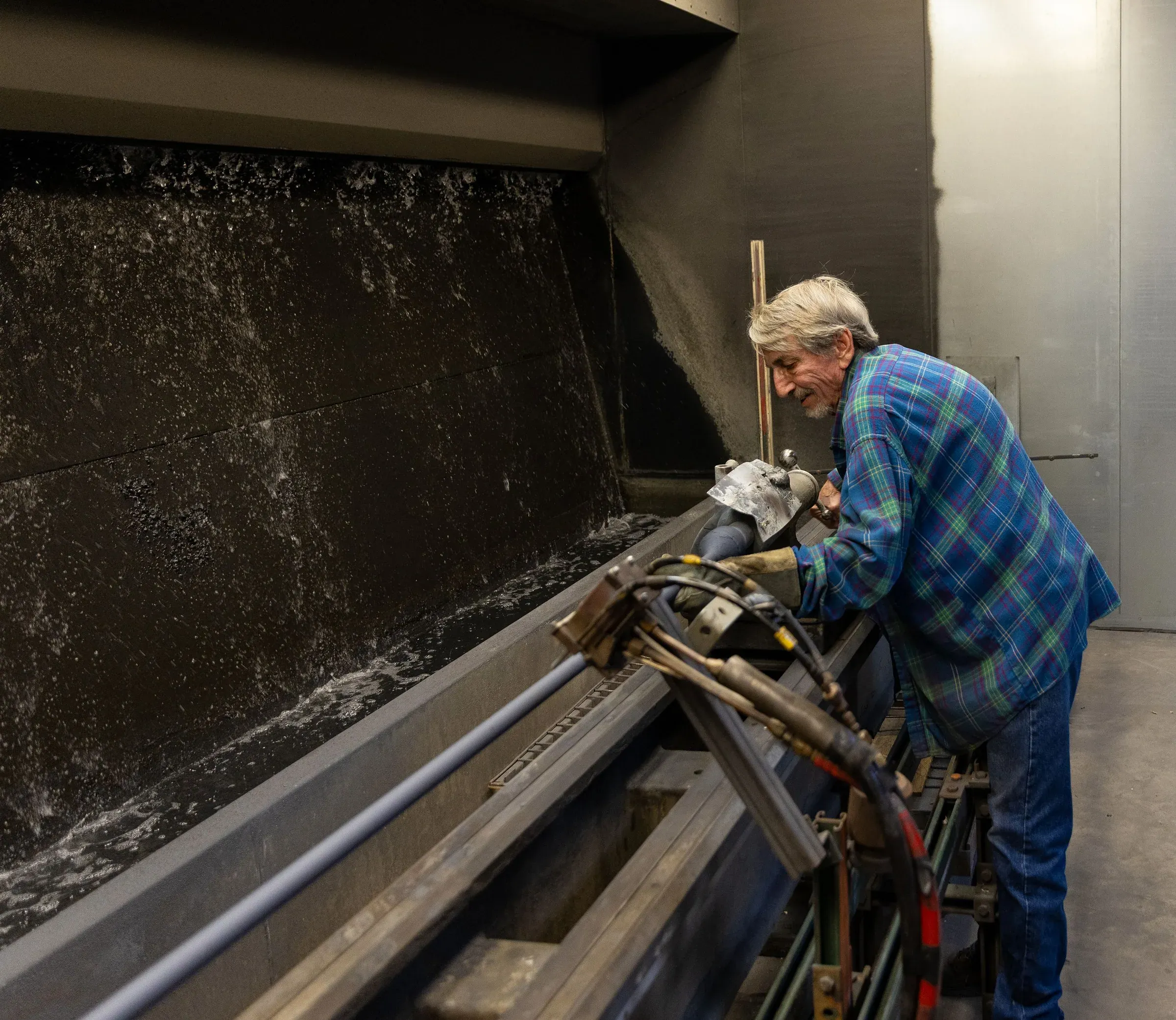Worn component set up for dimensional restoration by thermal spray