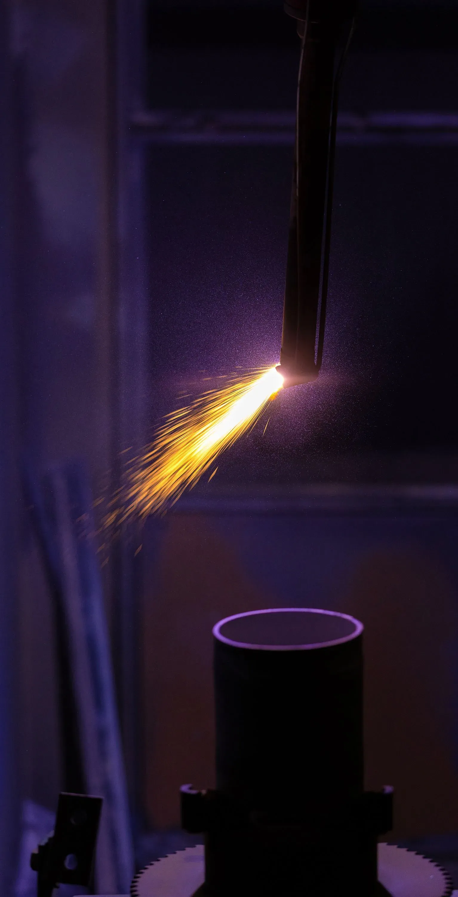 Internal diameter spray gun in operation