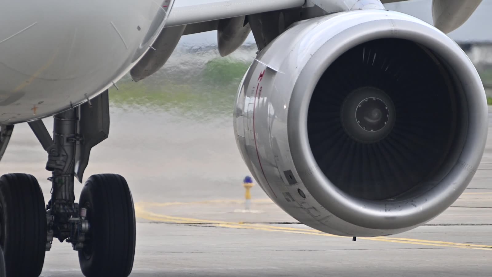 Turbofan engine on the wing of a commercial aircraft